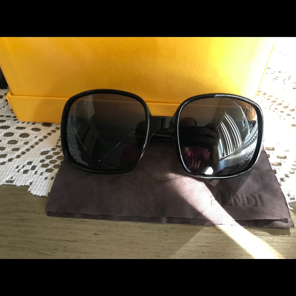 LIKE NEW! Authentic FENDI Sunglasses